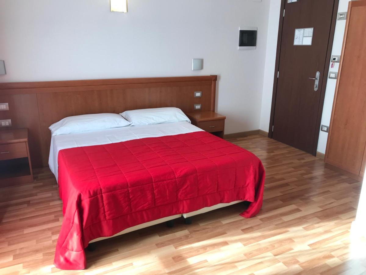 Hotel Donnini アッシジ エクステリア 写真