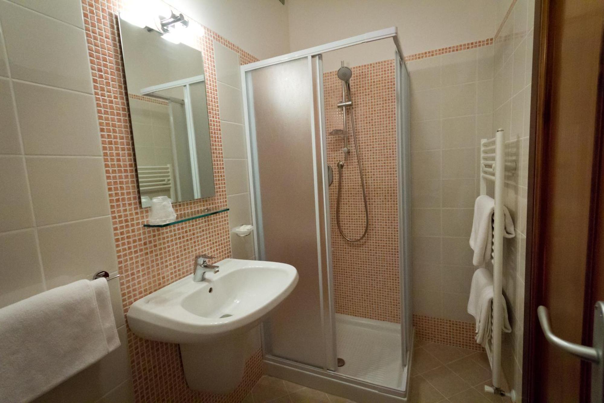 Hotel Donnini アッシジ エクステリア 写真