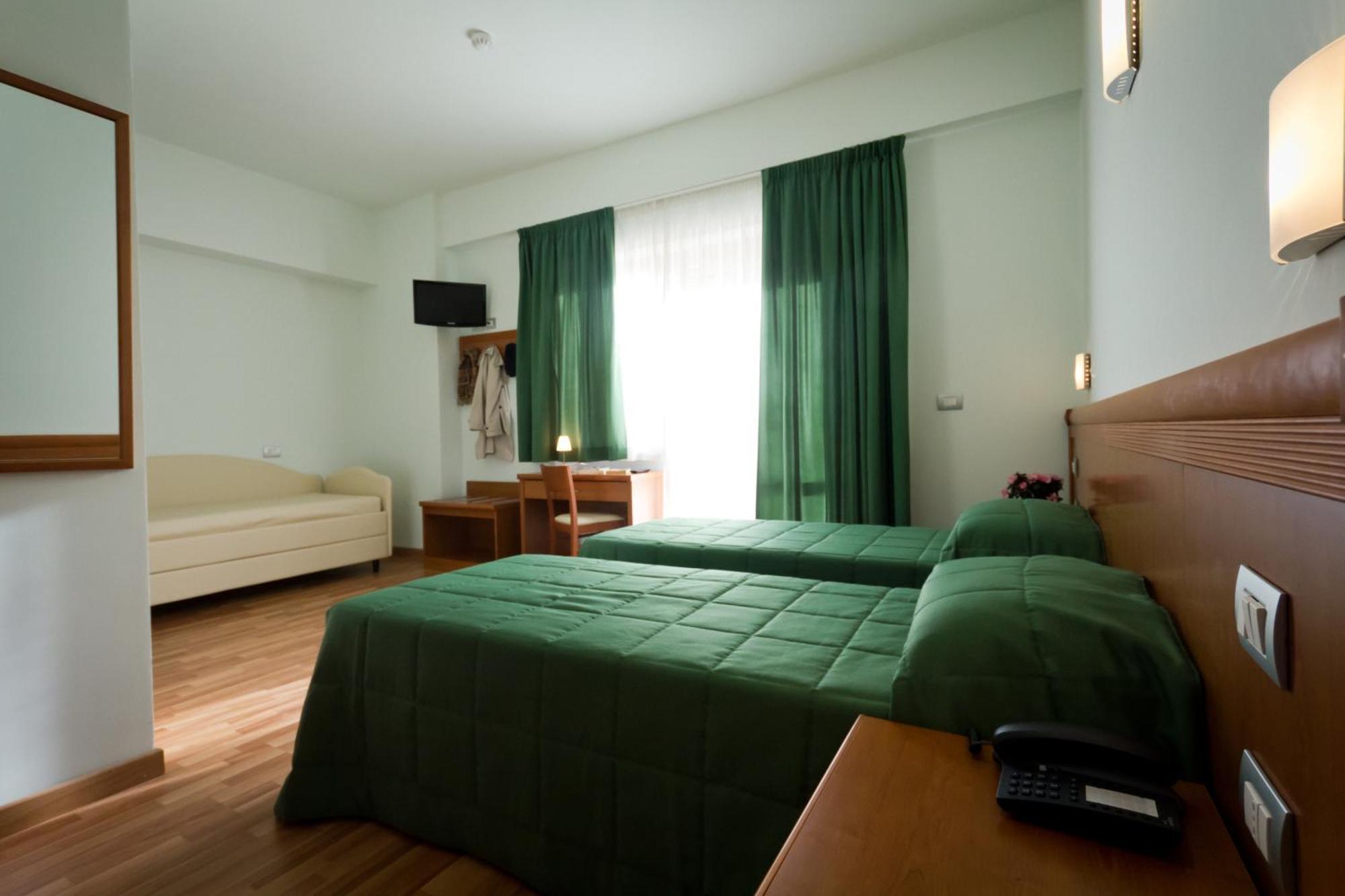 Hotel Donnini アッシジ エクステリア 写真
