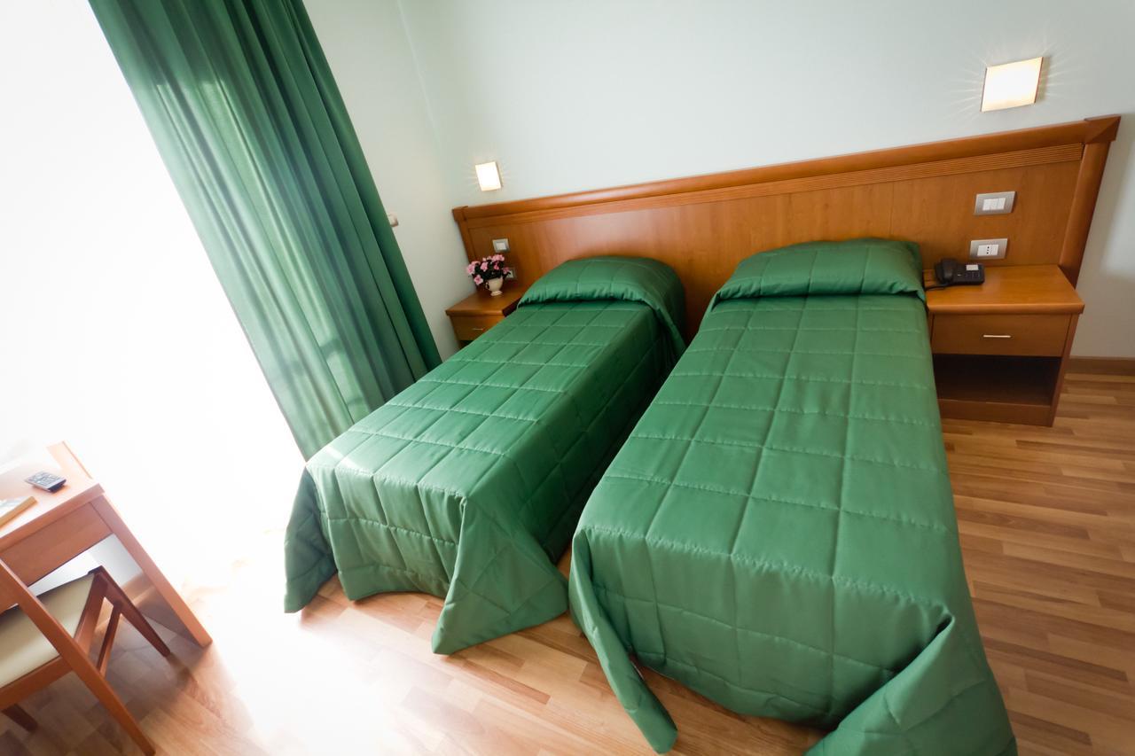 Hotel Donnini アッシジ エクステリア 写真